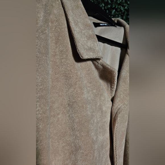 Tan Short Sleeve Button-Up Shirt - Picture 4 of 5